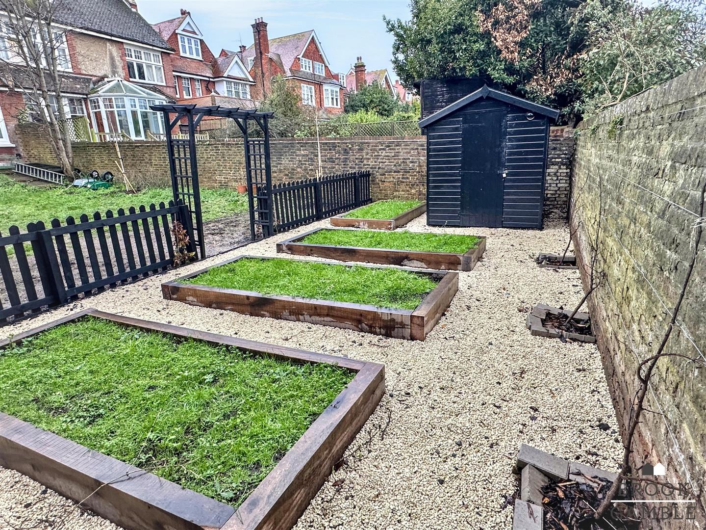 3 Bedroom Flat - Garden. Arlington Road in Eastbourne,  32